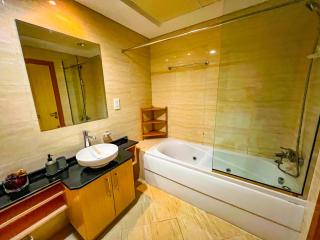 Exquisite, luxe 1BD Apartment, Unparalleled Sea Views, Prime Dubai Marina Location & Full Kitchen by "La Buena Vida Holiday Homes - Dubai - 1