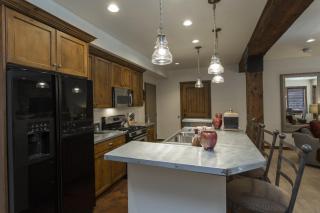 2 Bedroom Condo with Spa - Silver Baron Lodge condo - 1