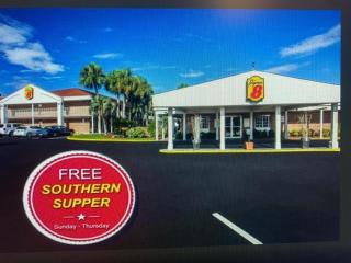 Super 8 by Wyndham Lake City - 8