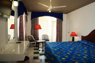 Camelot Beach Hotel - 3