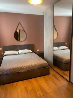 Airport Accommodation Bedroom with your own private Bathroom Self Check In and Self Check Out Air-condition Included - Mqabba - 0