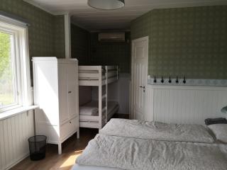 Gula huset, Lakene Ostgård - 1