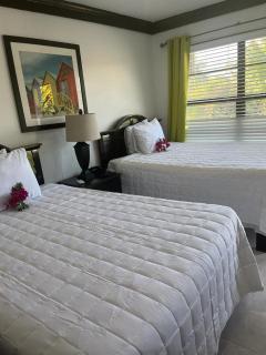 Colony Club Inn & Suites - 5