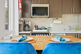 NEW Bright Capitol Hill Condo, Great Location Views - 3