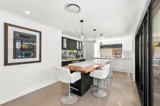 Ultra Modern & Relaxing Inner City 4bed House - with a Private Pool - 10mins walk to Beach - Gold Coast - 1