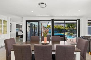 Ultra Modern & Relaxing Inner City 4bed House - with a Private Pool - 10mins walk to Beach - 7