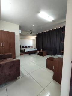 Hotel Crown Inn - Dhārwād - 1