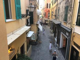 Budello di Alassio, ampio appartamento con box - 2