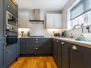 Pass the Keys Gorgeous 3BR Townhouse with Garden South Belfast - 7
