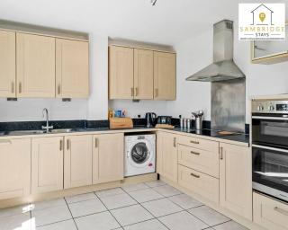 The Penthouse 3 Bedroom Apartment by Sambridge Stays - Watford - 2