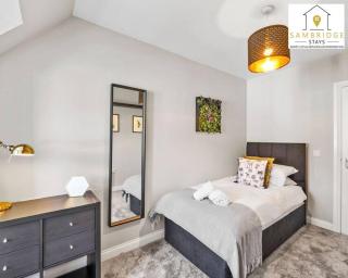 The Penthouse 3 Bedroom Apartment by Sambridge Stays - Watford - 6