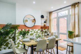 Coventry Stunning House, 3 double beds, Birmingham Airport NEC, Sleeps 7, by EMPOWER HOMES - 6