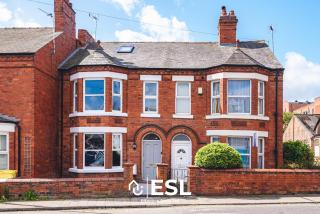 Central 5 Bedroom Townhouse perfectly located 2 mins walk from the Train Station - Chester - 3