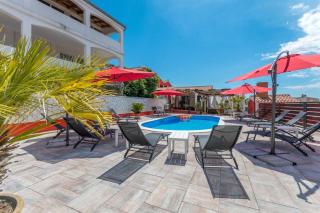 XXXL Villa Ancora with heated pool - Turanj - 0