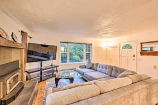 Cozy Redmond Retreat Spacious Deck and Yard! - 7