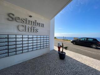 Cliffs Apartment - Astonishing view over Sesimbra bay by Trip2Portugal - Sesimbra - 1