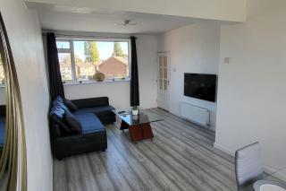 Newly refurbished 3 bedroom flat - Bedworth - 0