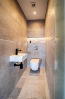 Clwyd Gate Manor Pool Sauna HotTub Cave Wales - 2
