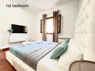 GKK House private swimming pool luxury house - 6