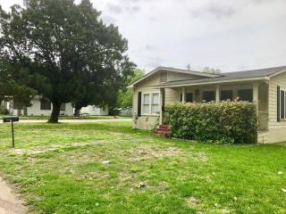Pine Haus available for Monthly Rentals and Pet-Friendly - New Braunfels - 0