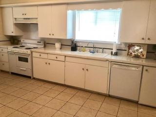 Pine Haus available for Monthly Rentals and Pet-Friendly - New Braunfels - 2