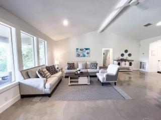 Lakeside Escape - McQueeney - 6