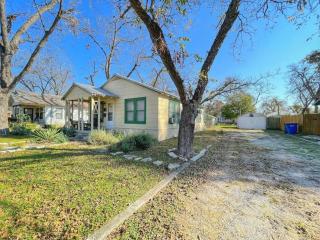 River Bungalow Available for Monthly Rentals - New Braunfels - 9
