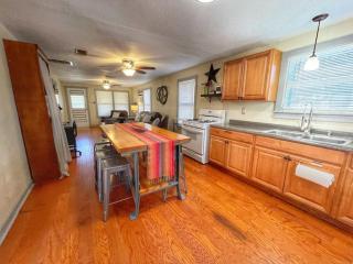 River Bungalow Available for Monthly Rentals - New Braunfels - 7
