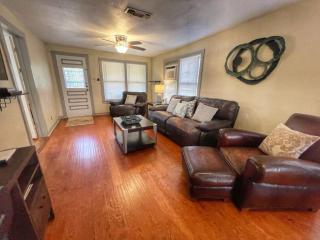 River Bungalow Available for Monthly Rentals - New Braunfels - 6