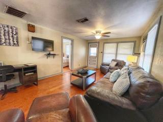 River Bungalow Available for Monthly Rentals - New Braunfels - 3