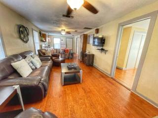 River Bungalow Available for Monthly Rentals - New Braunfels - 2