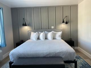 The Hermitage Inn and Taphouse - - 8