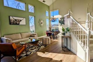 King Bed Quiet Home on Cul-de-Sac Hiking Trails - 0