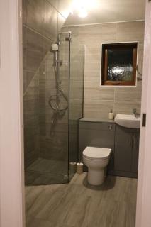 Entire -4 Bedrooms Detached House with Driveway - Nottingham - 2