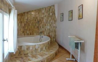 6 Bedroom Amazing Home In Entrecasteaux - Entrecasteaux - 4
