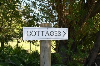 St Leonards Vineyard Cottages - Blenheim - 1