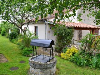 Maison de plain-pied avec jardin clos, jeux enfants, vélos, animaux acceptés, proche Montbron - FR-1-653-6 - Vouthon - 0