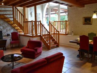 Gîte familial avec piscine chauffée, jardin privé et équipements bébé en pleine propriété viticole. - FR-1-653-18 - 7