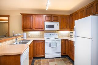 3220 - Two Bedroom Standard Powderhorn Lodge condo - Solitude - 2
