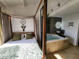 "The Love Room Bandol" Jacuzzi & Vue Mer - Bandol - 4