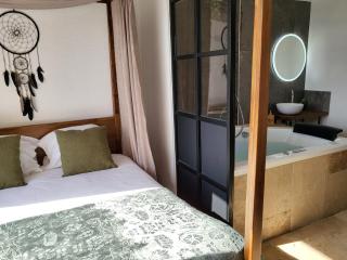 "The Love Room Bandol" Jacuzzi & Vue Mer - 8