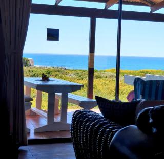West Coast Seaside Getaway - Grotto Bay - 4