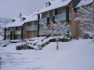 T3 Duplex 43m², 2 chambres, balcon, animaux admis, calme, proches commodités, 3 stations ski - FR-1-402-29 - 9