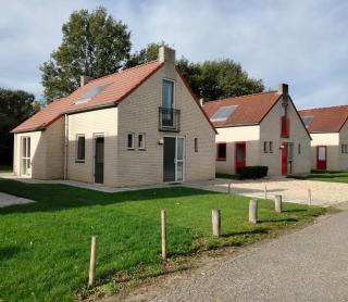 Vakantiehuis 6pers op park 't Broeckhuys in Ewijk groot Zwemplas in het land van Maas & Waal niet voor arbeidsmigranten - Ewijk - 6