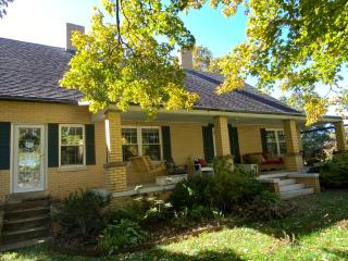 8 bedroom 12 bed Large Country Home - 2