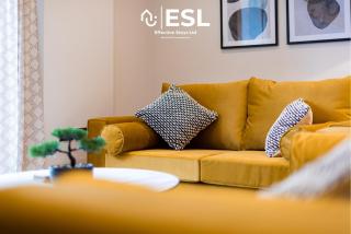 Dashing 2 Bedroom Duplex Apartment, Free Parking - 3