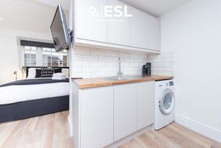 Studio 3, Top Floor Town Centre Apartment - 8