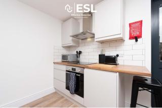 Studio 3, Top Floor Town Centre Apartment - 7