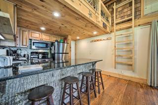 Sapphire Corner Unit Townhome about 1 Mi to Lake! - 9