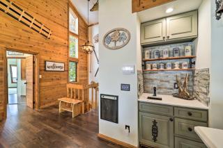 Near Hiking Trails Beech Mountain Home with Deck! - Beech Mountain - 1